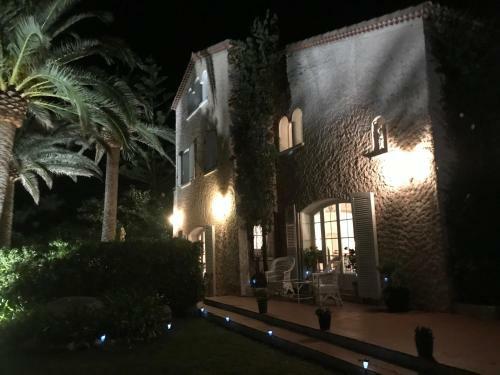 Hostal Villa Les Palmiers