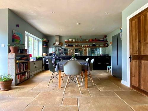 Large Boutique Eco Home - Central Frome - Park