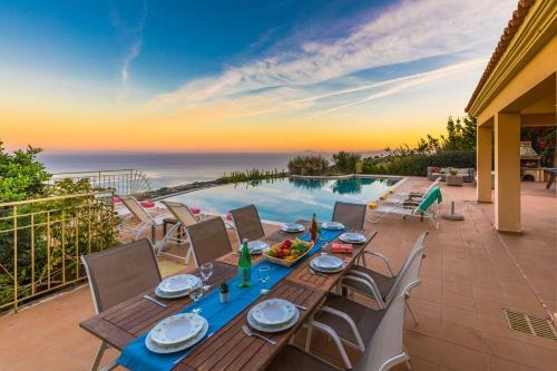 Villa Mirsini By Villa Plus