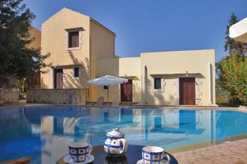 Heliopetra Studios Group Accomodation