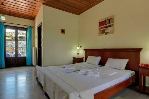 Heliopetra Studios Group Accomodation
