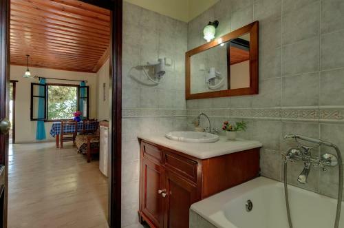 Heliopetra Studios Group Accomodation