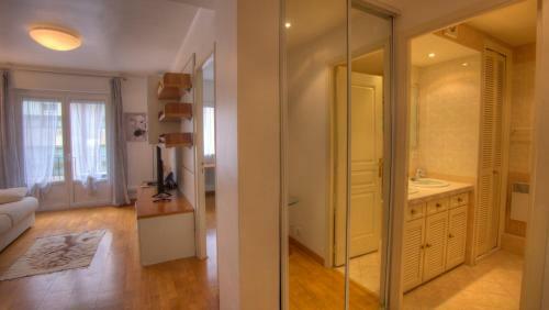 Apartamentos 2 Pi�ces 57 Rue D'antibes 2 �toiles