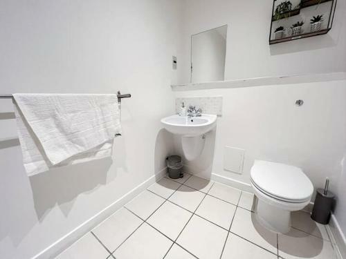 Secc&hydro Beautiful 2br Apartment With Free Parking