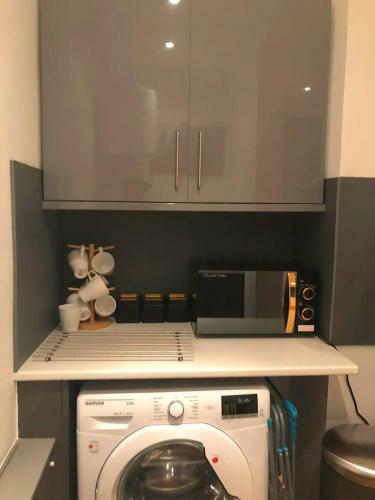 Glasgow's Ideal Modern Strathbungo Apartment