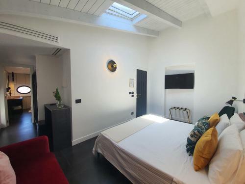 Hostal Belu - Fondi Holiday Rooms