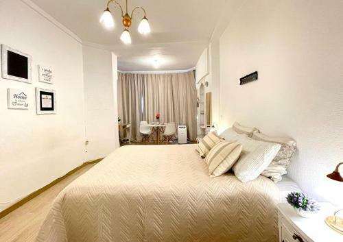Elegant And Cozy Classic Room