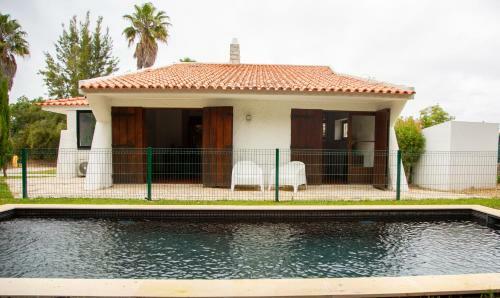 Magical 5 Bedroom House With A Pool