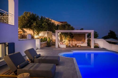 Lourdas White Villa
