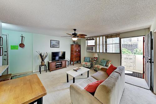 Kuhio Plaza Condo 702