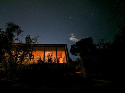Earthship Retreat + 2 Spas + Incredible Views.