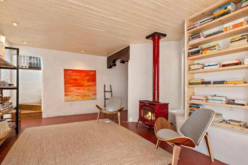 384 Calle Loma Norte