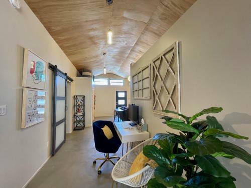 Quiet Dog-friendly Loft Living With Amazing Views
