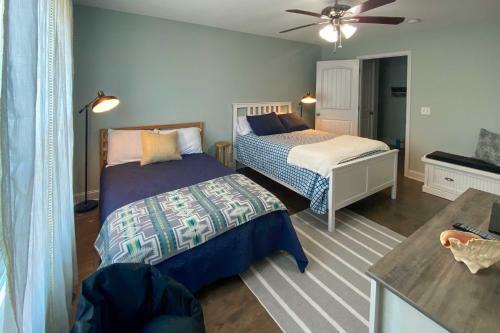 Convenient Kure Beach Townhome With Fire Pit!