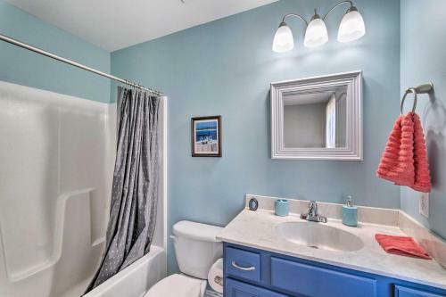 Convenient Kure Beach Townhome With Fire Pit!