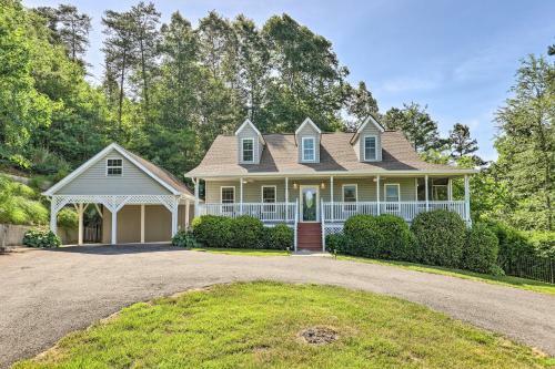 Tree-lined Firefly Hideaway Leicester Home!
