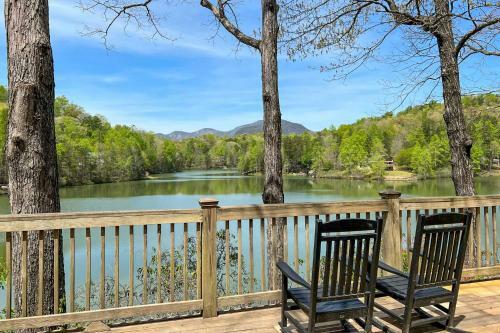 Lake Lure Cottage With Entertainment Backyard!