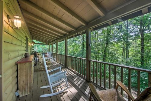 Lush Marble Cabin With Deck, Fire Pit And Grill!