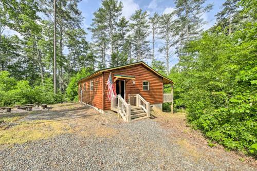 Smoky Mountain Cabin Hideaway With Fire Pit!