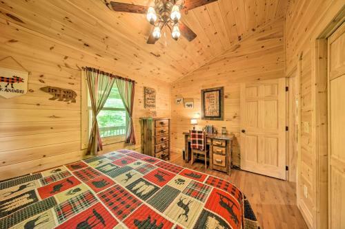 Smoky Mountain Cabin Hideaway With Fire Pit!