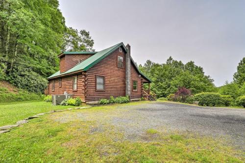 Cozy Newland Cabin With Deck, Fire Pit And Grill!
