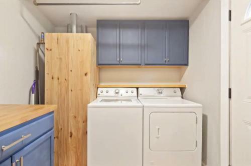 Pet Friendly- Quiet Neighborhood-2 Bedroom