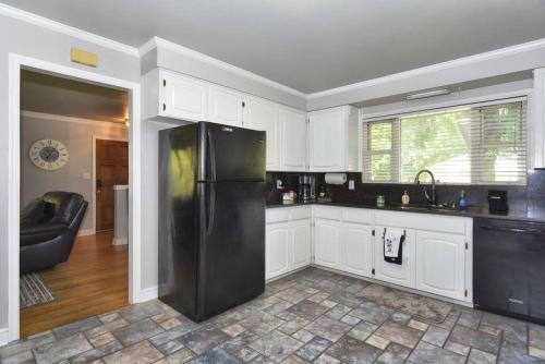 New-3 Bedroom-large Kitchen-family- Friendly