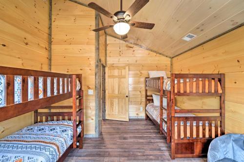Sevierville Home With Deck - Hike, Dine, Relax!