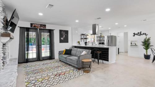 Dove Creek Casa *sleeps 14*