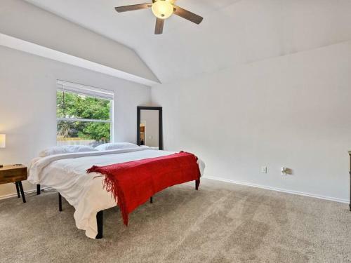 Cozy Getaway, Minutes From Austin!