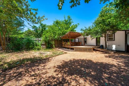 Entire House, 5 Minutes From Downtown