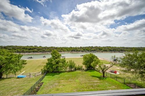 Luxury Lakefront Home-private Dock - Dipping Pool!