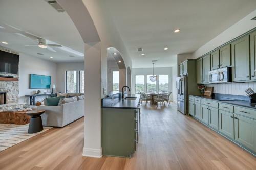 Luxury Lakefront Home-private Dock - Dipping Pool!