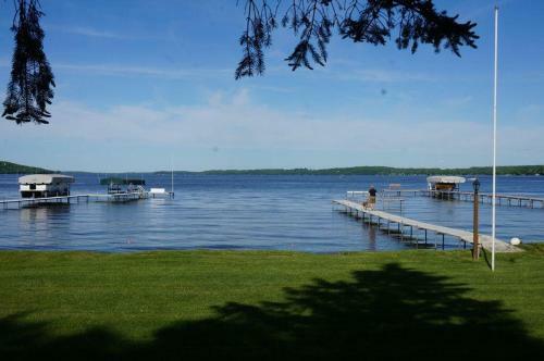 Waters Edge Green Lake