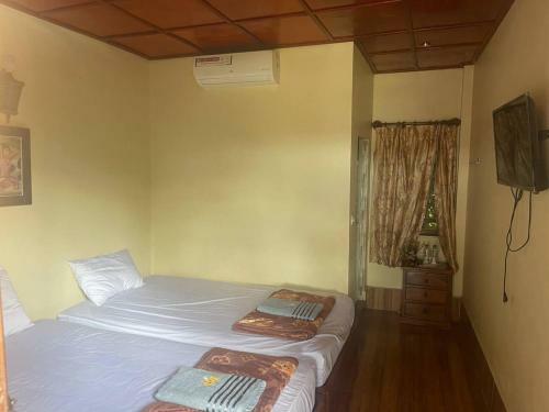 Hostal Blue Night Guesthouse
