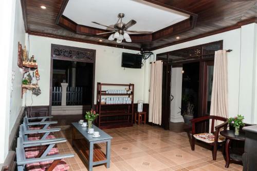 Hostal Y Not Lao Villa