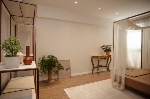 Exquisite, Stylish, Center Apartment