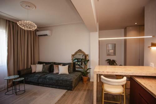 Exquisite, Stylish, Center Apartment