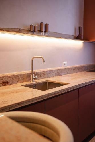 Exquisite, Stylish, Center Apartment