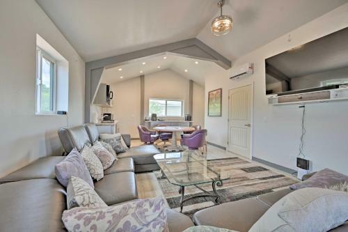 Unique Cornville Retreat With Game Room And Deck!