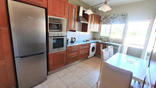 Andri's Spacious Apartment Near The Beach