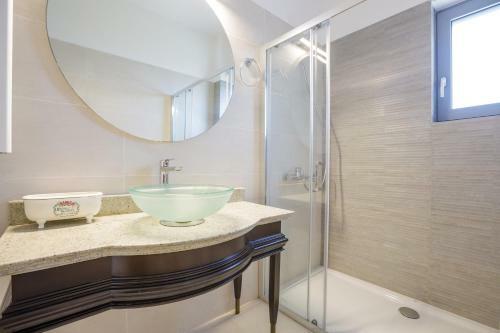 Villa Bay's Balcony Verga