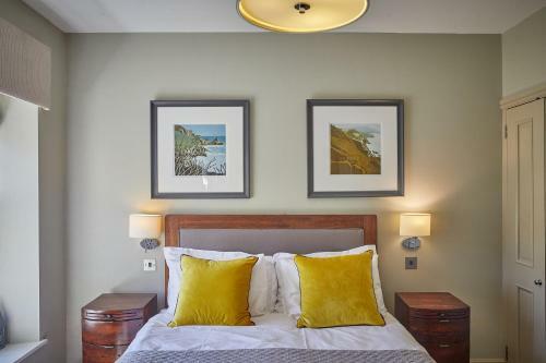 Pope Lodge: Stunning Stone Coach House Conversion