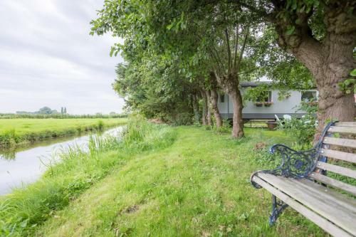 Bed & Breakfast Gardenhouse On Wheels