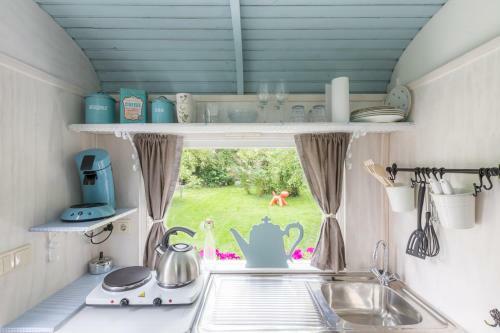Bed & Breakfast Gardenhouse On Wheels
