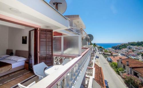 Castello Apartments