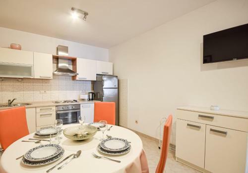 Apartment With Sea View And Free Parking