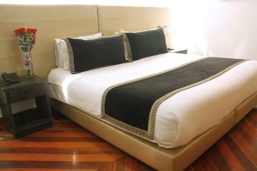 Hotel Travel Gold
