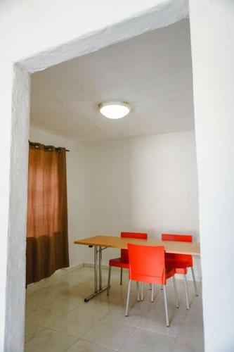 Agradable Casa de Dos Pisos En El Valle de Ant�n