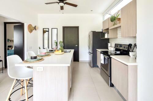 Bright & Airy 2br Condo Minutes From Jaco Beach